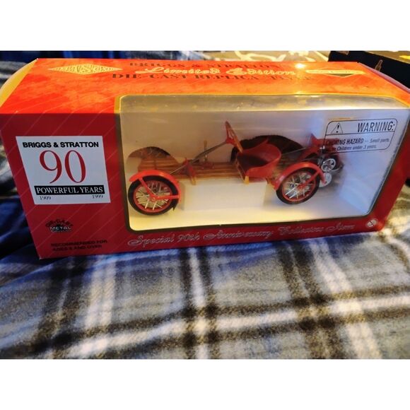 Briggs &Stratton 90thAnniversary Limited Edition Diecast Replica FLYER Basco NIB - Picture 4 of 7